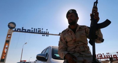 ليبيا:قتلى لقوات حفتر باشتباكات مع “ثوار بنغازي”