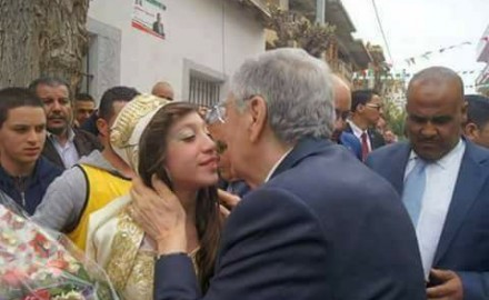 الإنتخابات الجزائرية بين المجاهد بوتفليقة الذي كان يقبل الرجال وولد عباس العجوز الذي يقبل النساء