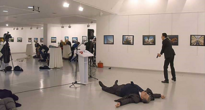 اغتيال السفير الروسي بالرصاص في أنقرة ( +فيديو)