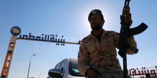 ليبيا:قتلى لقوات حفتر باشتباكات مع “ثوار بنغازي”