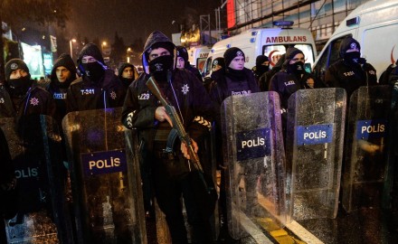 إرتفاع قتلى هجوم إسطنبول إلى 39 قتيل و65 جريح والسلطات تبحث عن المنفذ