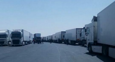 أصحاب الشاحنات المغربية ينظمون وقفة إحتجاجية بالمنطقة العازلة