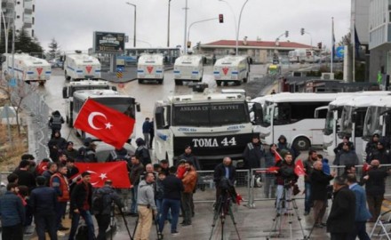 تركيا تهدد بإرسال 15 ألف مهاجر شهريًا إلى أوروبا