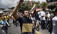 فنزويلا “الدكتاتورية” ترفض تدخل جيرانها اللاتينيين بشؤونها.إفلاس وإحتقان إجتماعي