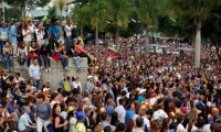 فنزويلا:أزمة إقتصادية وسياسية مخيفة ومظاهرات المعارضة  تدخل أسبوعها الثامن
