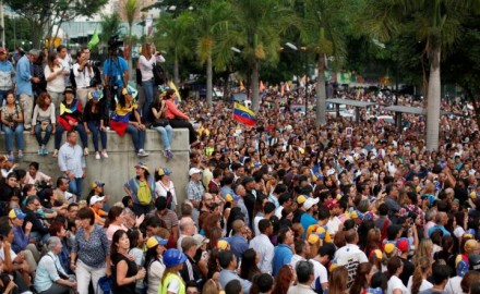 فنزويلا:أزمة إقتصادية وسياسية مخيفة ومظاهرات المعارضة  تدخل أسبوعها الثامن