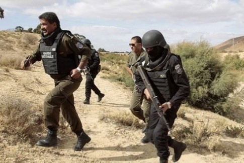 القوات التونسية تقتل إرهابيين جزائريين منهما مساعد بارز لزعيم «القاعدة في المغرب الإسلامي»